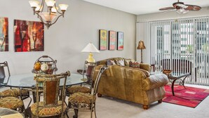 Kondominium, 2 Tempat Tidur Queen (Casa Marina III-742) | Tempat makan
