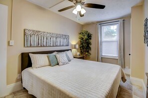 4 bedrooms, iron/ironing board, WiFi, bed sheets