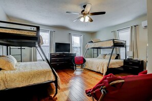 4 chambres, fer et planche à repasser, Wi-Fi, draps fournis