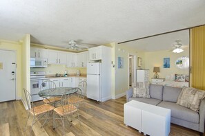 公寓客房, 1 張特大雙人床和 1 張沙發床 (Estero Beach & Tennis 1001-A) | 住宿內部