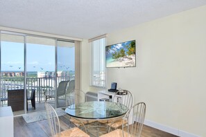 Appart'hôtel, 1 très grand lit et 1 canapé-lit (Estero Beach & Tennis 1001-A) | Intérieur