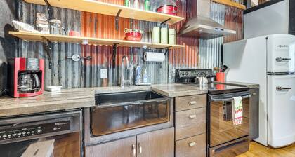 1 Mi to Town: Woodland Park Home w/ Yard!