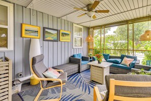 TV, books - 'Palm Bungalow' Near Dtwn St Augustine & Beaches! (St. Augustine)