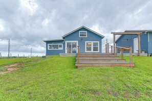 Exterior - Seabreeze Retreat: Waterfront Home Near Sargent (Bay City)