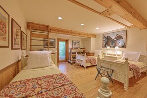 5 chambres, fer et planche à repasser, Wi-Fi, draps fournis