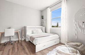 Iron/ironing board, WiFi, bed sheets