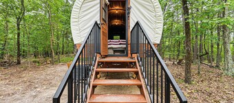 Covered Wagon Vacation Rental in Broken Bow!