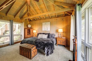 2 bedrooms, Internet, bed sheets - Close to Trails! Seven Devils Retreat w/ Hot Tub (Seven Devils)