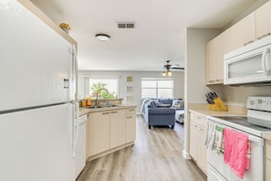 Fridge, microwave, stovetop, dishwasher