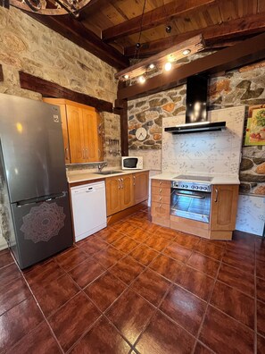 Micro-ondes, four, plaque de cuisson, lave-vaisselle