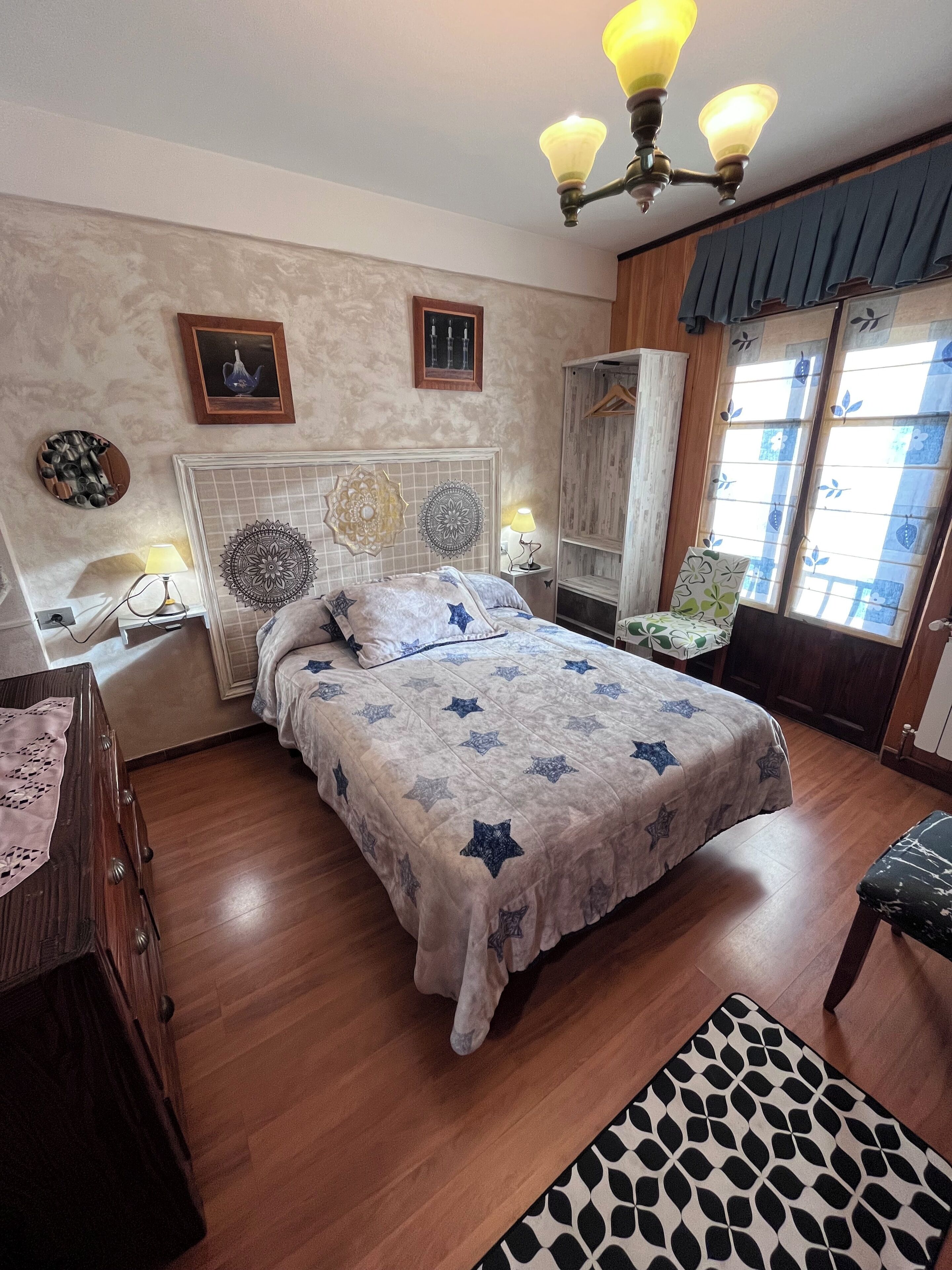 2 多间卧室、WiFi、床单