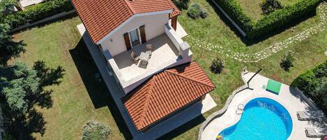 Utomhuspool och uppvärmd pool