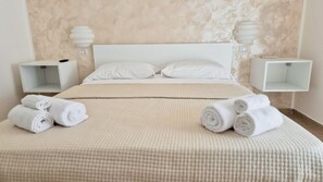 1 camera, una scrivania, Wi-Fi, lenzuola