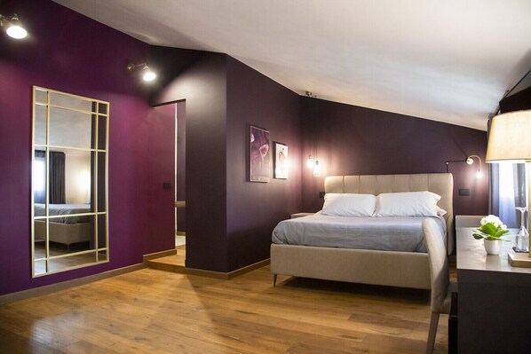 1 bedroom, desk, WiFi, bed sheets