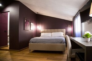 1 bedroom, desk, WiFi, bed sheets