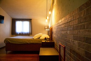 1 camera, una scrivania, Wi-Fi, lenzuola