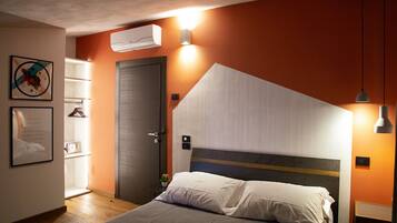 1 camera, una scrivania, Wi-Fi, lenzuola