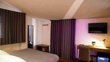 1 camera, una scrivania, Wi-Fi, lenzuola