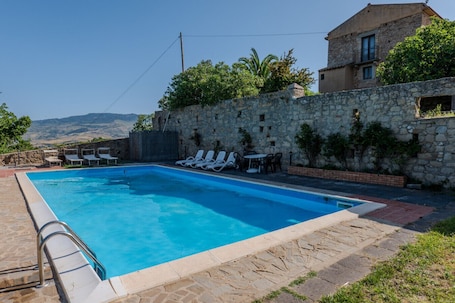Pool. Tripla con Bagno in Camera