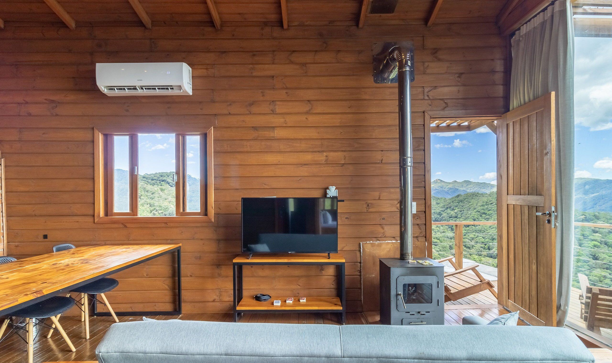 Basic Chalet | Living area | 32-inch TV with digital channels