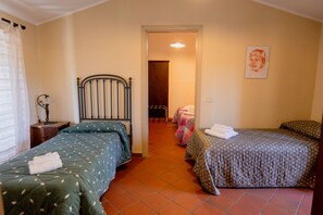 2 bedrooms, desk, WiFi, bed sheets