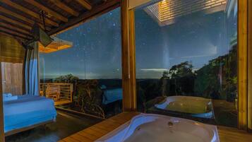 Basic Chalet | Outdoor spa tub