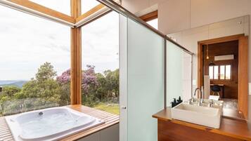 Chalet Basic | Kamar mandi | Bathtub