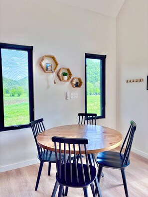 Dining - Perfect Perch - RARE River with BEACH, Sunsets and Stars, Hot Tub, Mountain View (Stanton)