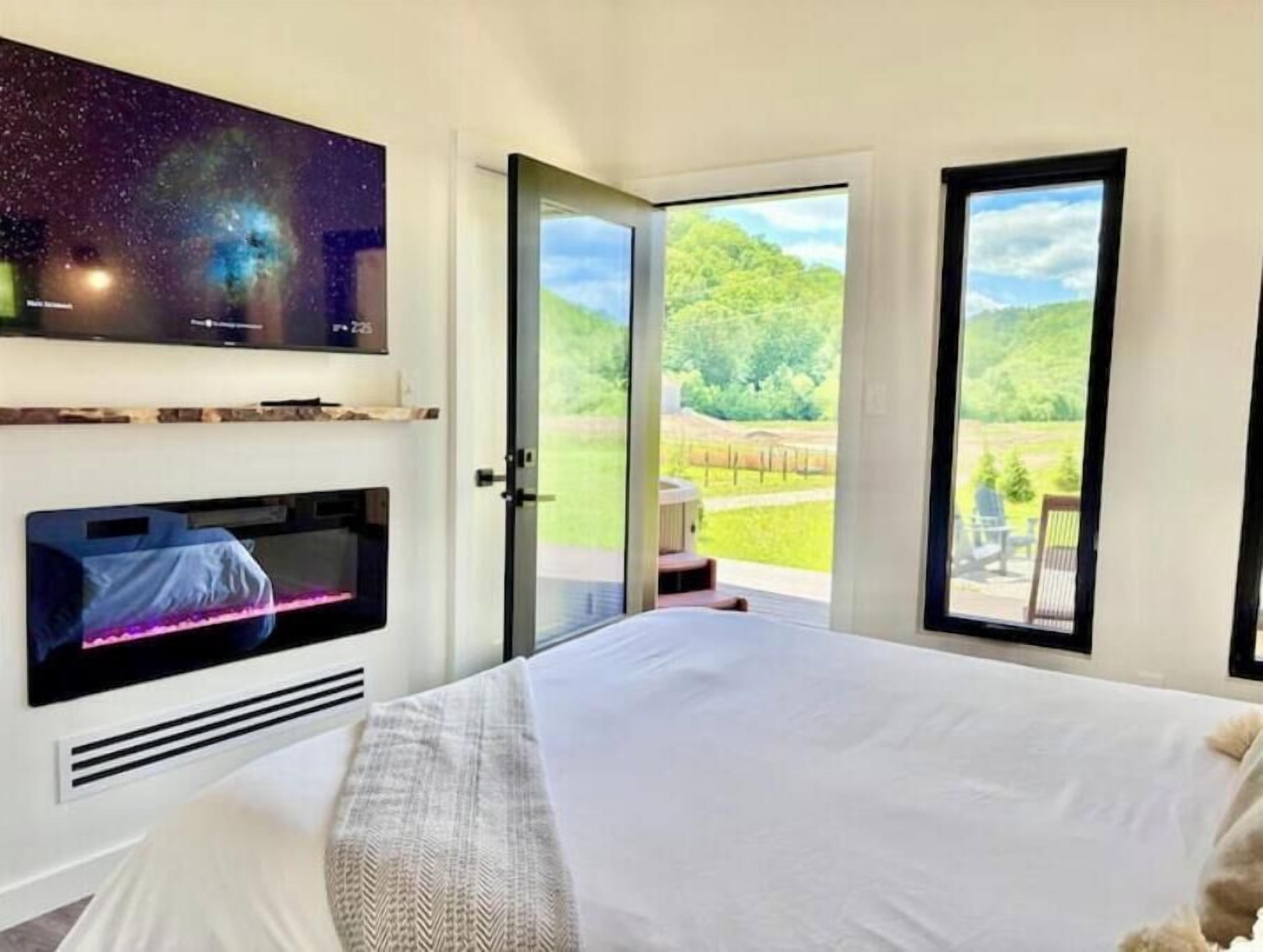 1 bedroom, desk, free WiFi, bed sheets