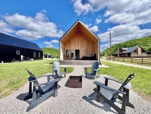 Terrace/patio - Wildflower Walk at Three Suns Cabins (Stanton)