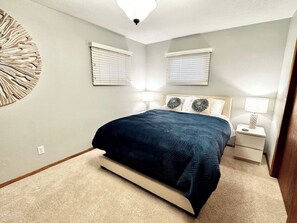 3 bedrooms, free WiFi, bed sheets - 3-bedroom house in delightful Mapleton with AC, WiFi. Unwind and enjoy! (Mapleton)