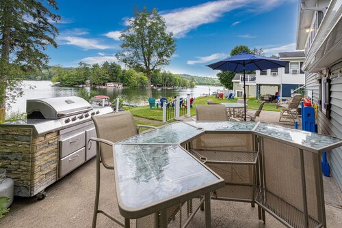 Hot Tub Cottage · Welcome Wine · 5 min Colgate