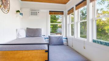 2 bedrooms, iron/ironing board, travel crib, WiFi (free)