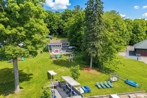 Hot Tub, 5 min to Colgate, Sleeps 6, Welcome Wine