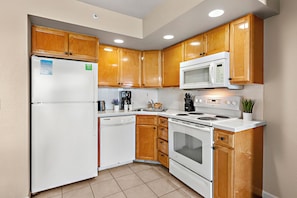 Mikrowelle, Ofen, Herdplatte, Geschirrspüler