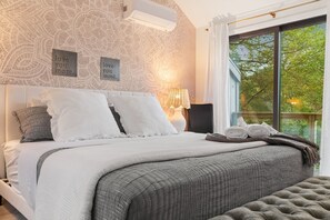 5 bedrooms, iron/ironing board, free WiFi, bed sheets