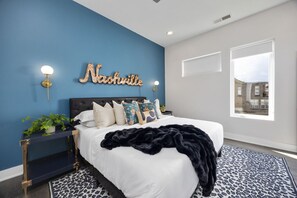 4 Schlafzimmer, Schreibtisch, Bügeleisen/Bügelbrett, kostenloses WLAN