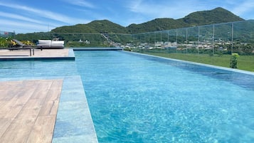 4 piscinas al aire libre