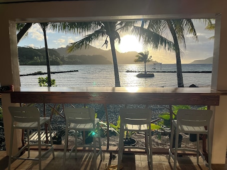 Property grounds. Seaside, sun & tranquility - Montrose Place-Huahine vacation home