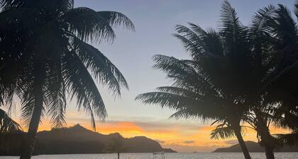 Bord de mer, soleil & tranquillitĂ© â Maison vacances
Montrose Place-Huahine