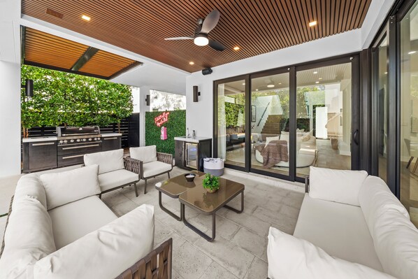 Terrace/patio - Modern Zen Oasis in Design District Sleeps 16 (Miami)
