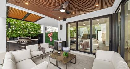 Modern Zen Oasis in Design District Sleeps 16