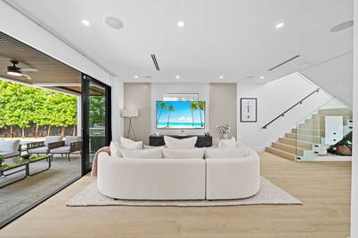 Modern Zen Oasis in Design District Sleeps 16