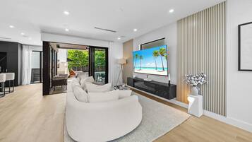 Smart TV, video games
