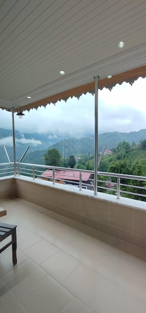Family Room | Terrace/patio