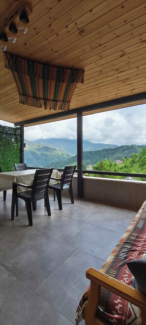 Terrace/patio - YeşilKöy Pansiyon (Çamlıhemşin)
