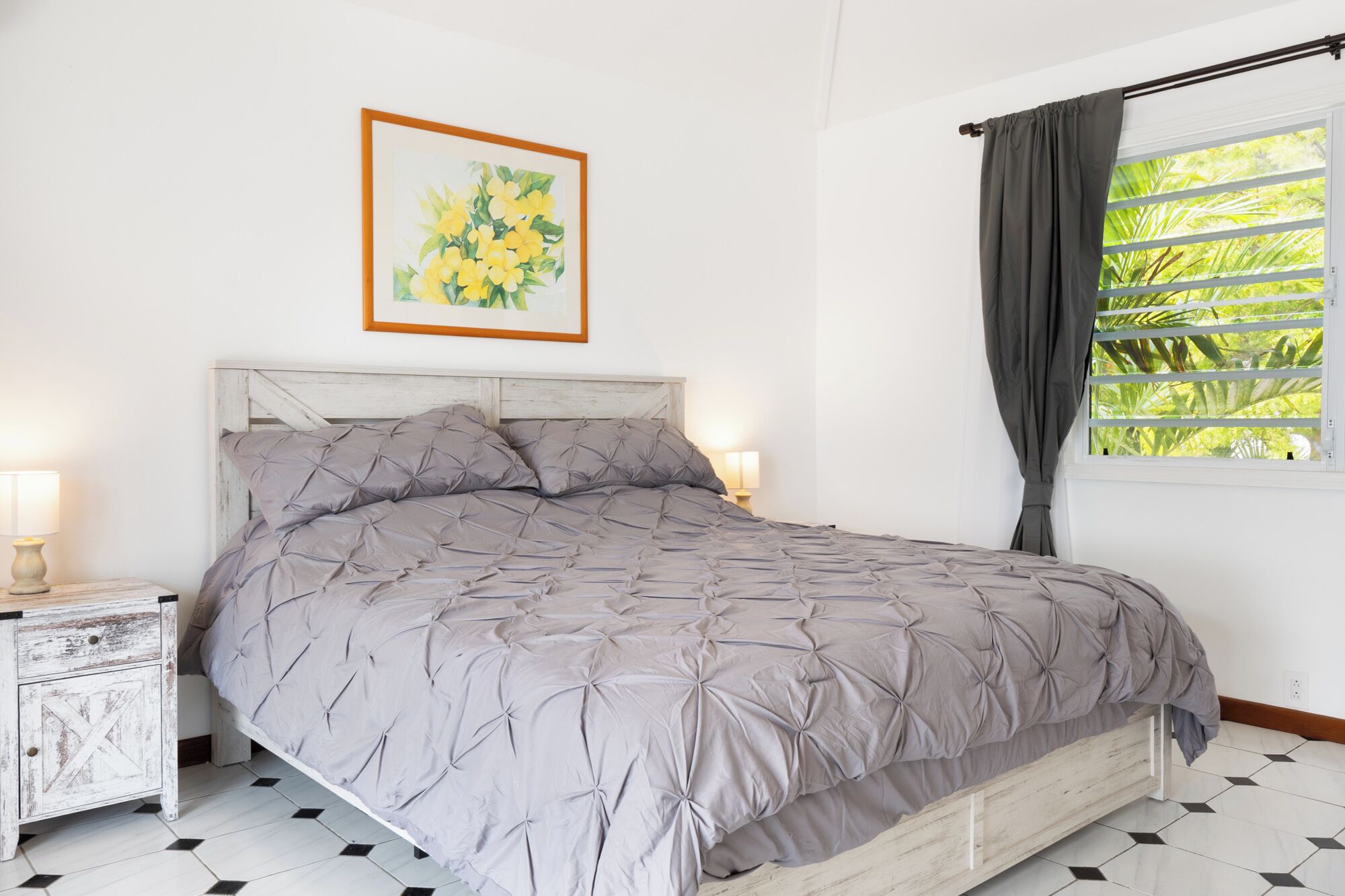 4 habitaciones, tabla de planchar con plancha, wifi y ropa de cama 