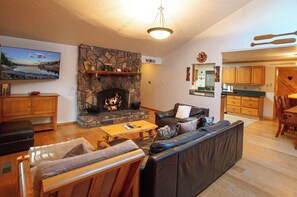 Cabin, 2 Bedrooms | Living area