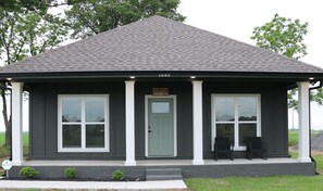Exterior - Shipping, Steel Bend Guest Houses: Shipping (Osceola)