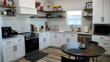 Cookware/dishes/utensils